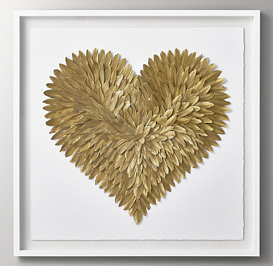 Декор сердце из перьев в цвете Gold