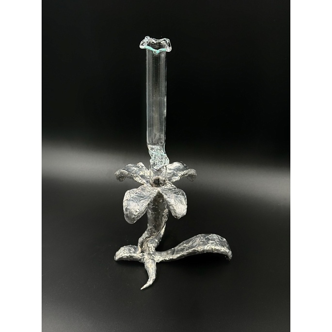 Ваза для одного цветка в виде одного цветка